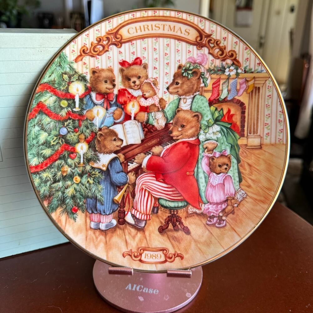 Avon CHRISTMAS PLATE TOGETHER FOR CHRISTMAS BEARS PORCELAIN 22k Gold Trim 1989‎